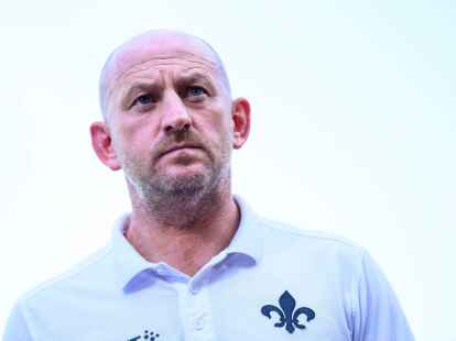 Darmstadts Trainer Torsten Lieberknecht nimmt eine Auszeit.