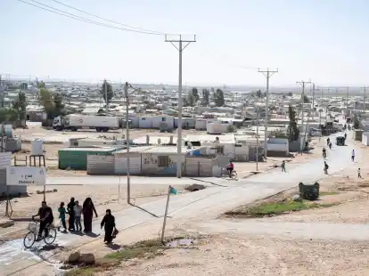 In der Containerstadt Saatari leben rund 80.000 Menschen.