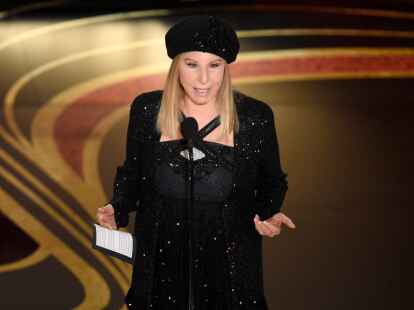 Barbra Streisand wei&szlig; sich zu helfen.