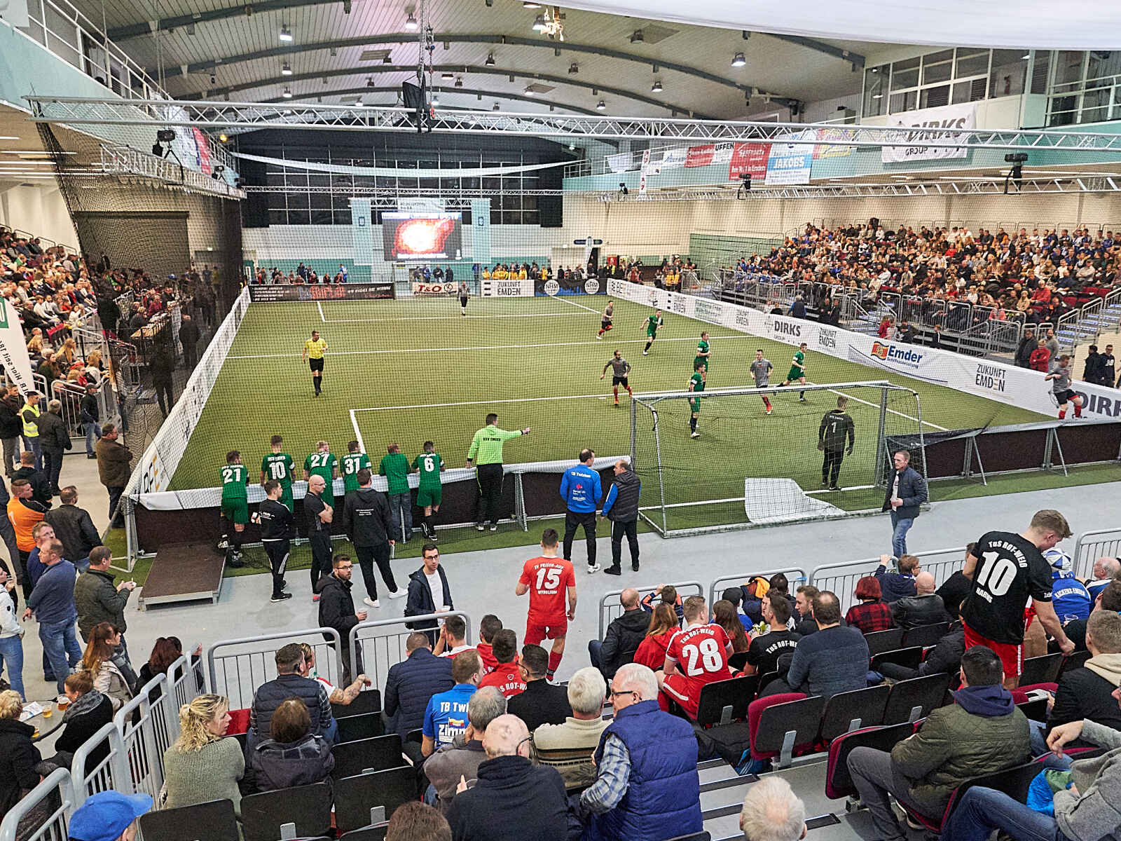 Emder Hallenfußball-Stadtmeisterschaft Diesmal spielen 17 Mannschaften bei der Hallensause in der Nordseehalle mit
