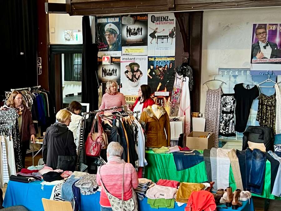 Flohmarkt in der Jahnhalle Nordenham: „Fräulein Floh“ feiert ...
