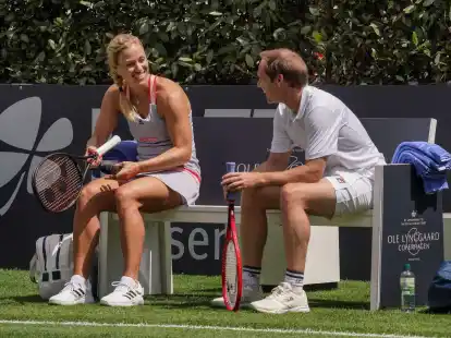Rainer Sch&uuml;ttler (r) traut Angelique Kerber weiterhin gro&szlig;e Titel zu.