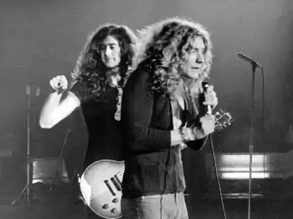 Leads&auml;nger Robert Plant (r) und Gitarrist Jimmy Page (1970): Als Led Zeppelin haben sie Musikgeschichte geschrieben, auch mit den Covern ihrer Alben.