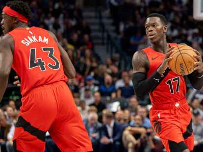 Dennis Schr&ouml;der (r) erzielte 18 Punkte f&uuml;r die Toronto Raptors.