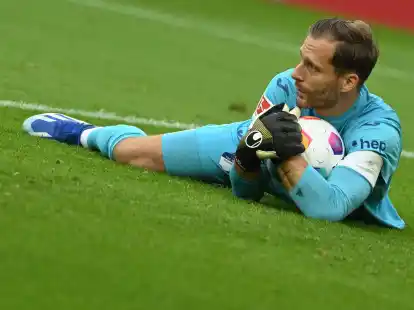 Torh&uuml;ter und Kapit&auml;n Oliver Baumann hat seinen Vertrag bei der TSG 1899 Hoffenheim vorzeitig bis zum 30. Juni 2026 verl&auml;ngert.