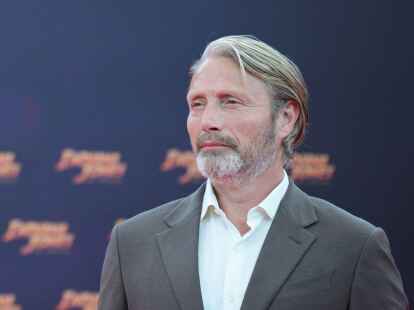 Mittelname: Dittmann. Mads Mikkelsen sagt, irgendwo unter seinen Vorfahren seien Deutsche gewesen.