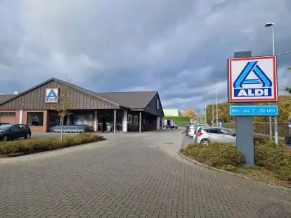 Aktuell sticht der Aldi-Markt in Hude durch sein Spitzdach hervor. Das k&ouml;nnte k&uuml;nftig weichen.