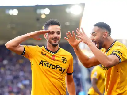 Pablo Sarabia (l) brachte Wolverhampton gegen Tottenham zur&uuml;ck ins Spiel.