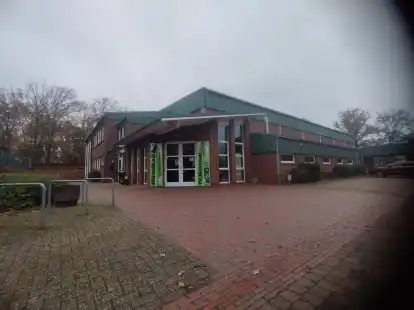 Die Sporthalle in Neerstedt wird mit Fernw&auml;rme beheizt. Hier ist das Blockheizkraftwerk bereits seit einem Jahr abgeschaltet.