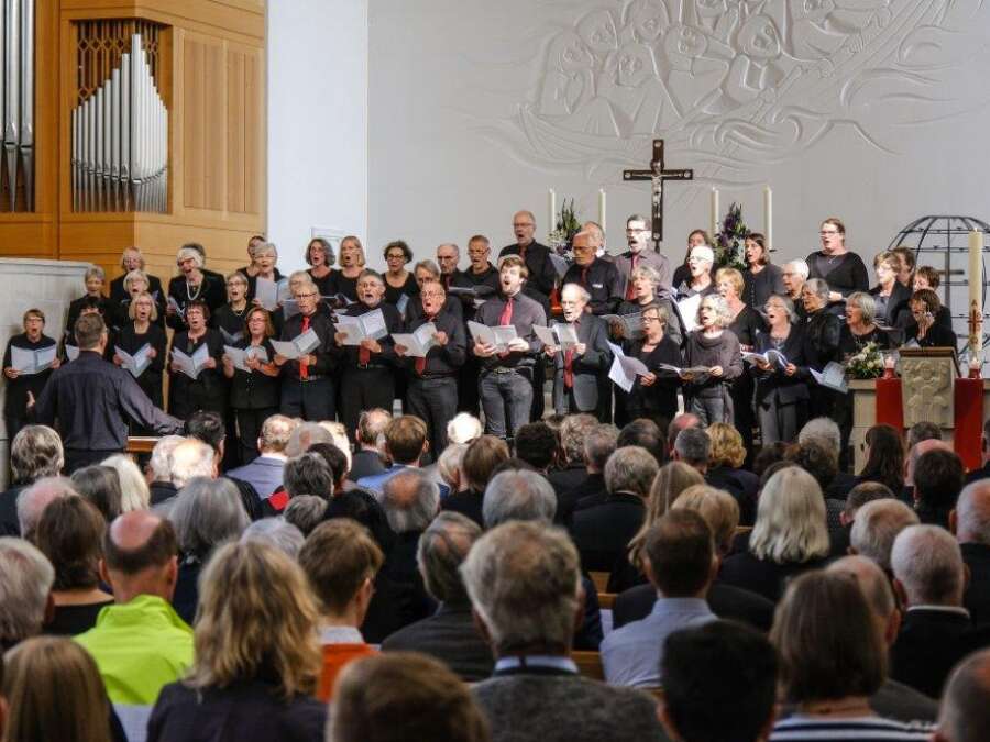 Konzert am Volkstrauertag in der MartinLutherKirche Emden