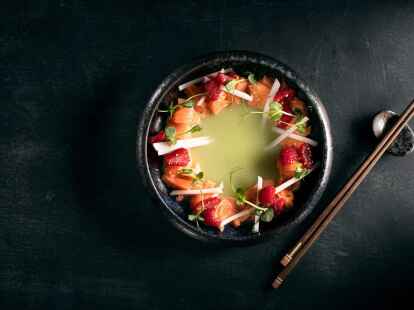 Auch Lachs ist f&uuml;r Ceviche geeignet. (Deutsche See GmbH/dpa-tmn)