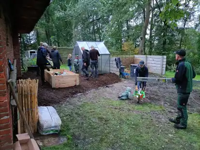 In den vergangenen Wochen wurde hinter der Kita in Waddens ein eigener Naschgarten gestaltet, der im Fr&uuml;hjahr gepflanzt werden kann.