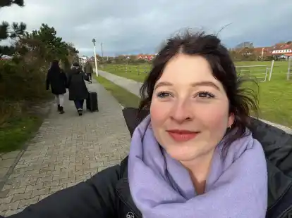 Auf dem Weg vom F&auml;hranleger in den Norderneyer Stadtkern sind auch in der Nebensaison mehr Menschen unterwegs als gedacht.