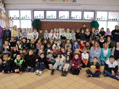 Mit zwei Haupt- und f&uuml;nf Ehrenamtlichen hat der Malteser Hilfsdienst mit den Sch&uuml;lerinnen und Sch&uuml;lern der dritten Klassen in der Grundschule Ramsloh &uuml;ber Tod und Trauer gesprochen.