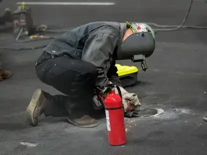 Wegen&nbsp;Arbeiten an einem Wasserschacht auf der Strecke verz&ouml;gert sich der Zeitplan des Formel-1-Events in&nbsp;Las Vegas.