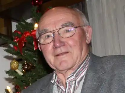 Im Alter von 90 Jahren: Georg Hillje (rechts) ist am Mittwoch verstorben. Hier bei der Amts&uuml;bergabe mit seinem Sohn Uwe Hillje.