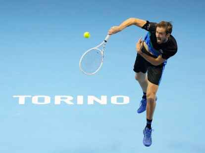 Daniil Medwedew musste sich gegen Wimbledon-Sieger Carlos Alcaraz geschlagen geben.