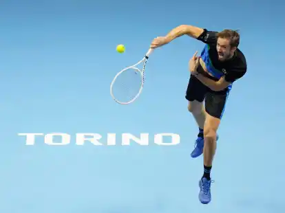 Daniil Medwedew musste sich gegen Wimbledon-Sieger Carlos Alcaraz geschlagen geben.