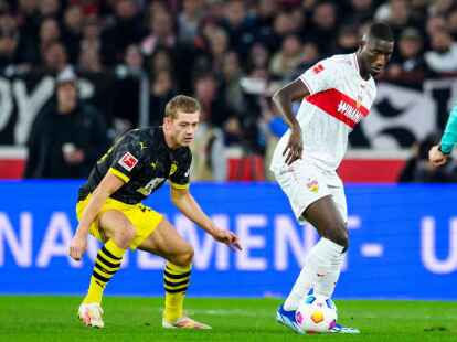 Stuttgarts Serhou Guirassy (r) in Aktion.