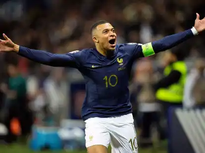 Frankreichs Superstar Kylian Mbapp&eacute; jubelt &uuml;ber ein Tor.