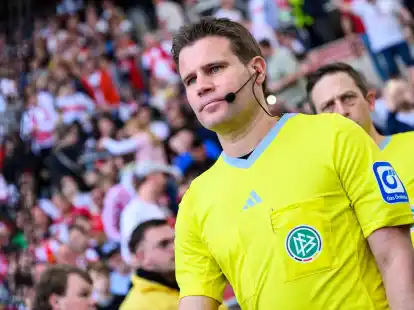 Schiedsrichter Felix Brych stellt den Rekord der meisten Bundesliga-Spiele ein.