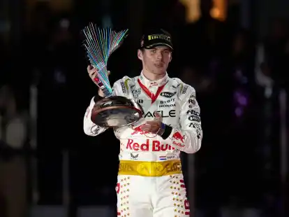 Sieg in Las Vegas: Die n&auml;chste Troph&auml;e f&uuml;r Max Verstappen.