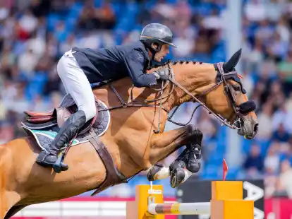 Der franz&ouml;sische Reiter Kevin Staut &uuml;berspringt mit 