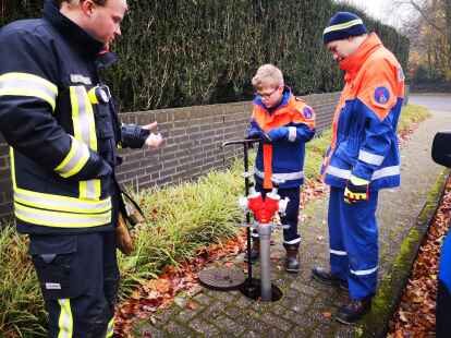 Die Feuerwehr Wallinghausen kontrollierte gemeinsam mit ihrer Jugendfeuerwehr 170 Hydranten im Einsatzgebiet.