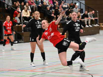 Leonie Voigt und die Handballerinnen der HSG Hude/Falkenburg gewannen ihr Heimspiel gegen Werder II deutlich.