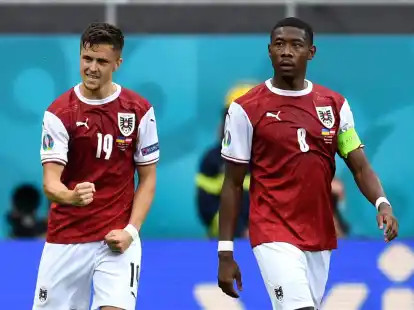 Die &Ouml;sterreicher Christoph Baumgartner (r) und David Alaba freuen sich auf das DFB-Team.