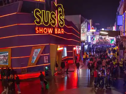 Der Schriftzug verr&auml;t das Programm: In &laquo;Susis Show Bar&raquo; auf der Ecke von Reeperbahn und Gro&szlig;er Freiheit gibt's Tabledance.