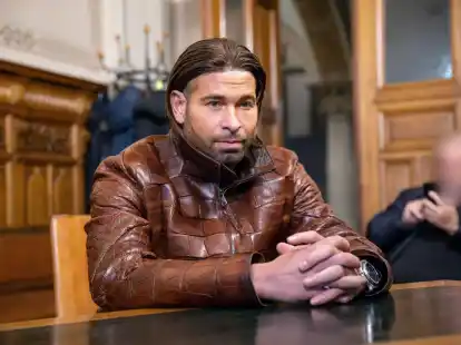 Tim Wiese will vor Gericht das von seinem Ex-Club Werder Bremen gegen ihn verh&auml;ngte Stadionverbot abwenden.
