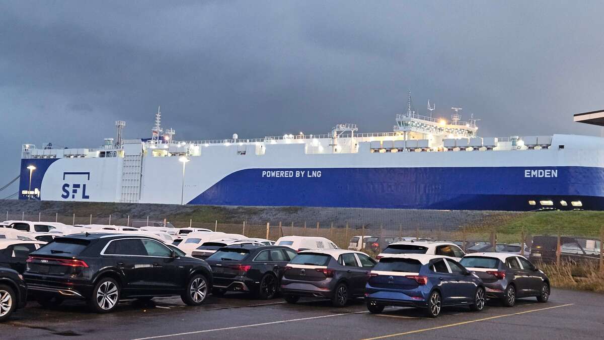 Hafen in Emden: Neuer Autotransporter für Volkswagen mit dem Namen „Emden“  machte erstmals in Emden fest