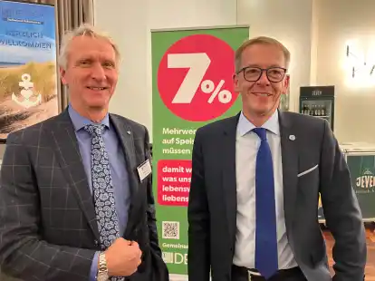 Halten am 7-Prozent-Ziel fest: Dehoha-Gesch&auml;ftsf&uuml;hrer Rainer Balke (links) und Verbandspr&auml;sident Detlef Schr&ouml;der in Wilhelmshaven