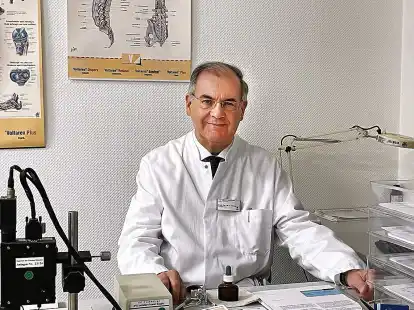 Der Rheumatologe Prof. Dr. Werner-J. Mayet betont, dass die Beachtung geschlechtsspezifischer Aspekte oft zur Reduzierung der Krankheitslast beitragen kann.