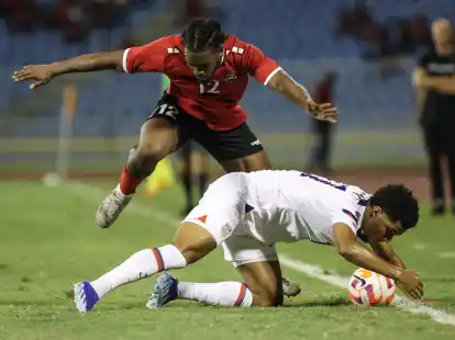 Malik Tillman (unten) unterlag mit den USA Daniel Phillips und Trinidad und Tobago.