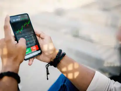 Breit streuen und nicht zu kurzfristig planen: Damit l&auml;sst sich das Anlagerisiko bei ETFs senken.