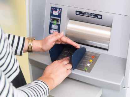 Wer die Zahlenkombination der PIN mit Geschichten und Bildern verkn&uuml;pft, kann sie sich leichter merken.