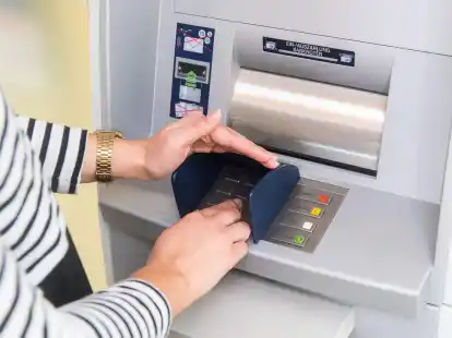 Wer die Zahlenkombination der PIN mit Geschichten und Bildern verkn&uuml;pft, kann sie sich leichter merken.