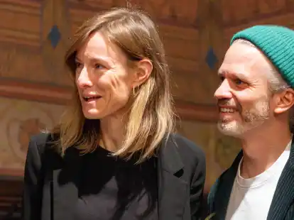 Die Gewinner Katja Brett und Gregor Bonnet bei der Preisverleihung im Rathaus.