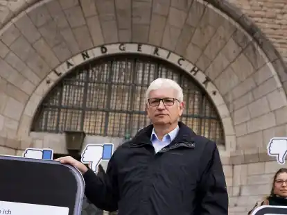 DHU-Gesch&auml;ftsf&uuml;hrer J&uuml;rgen Resch vor dem Landgericht Berlin.