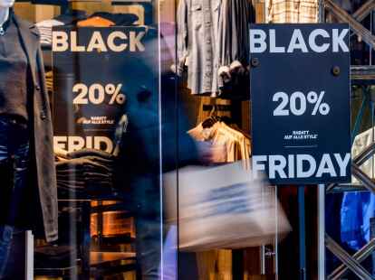Rabatte, Rabatte, Rabatte: Viele H&auml;ndler werben rund um den Black Friday mit Angeboten.