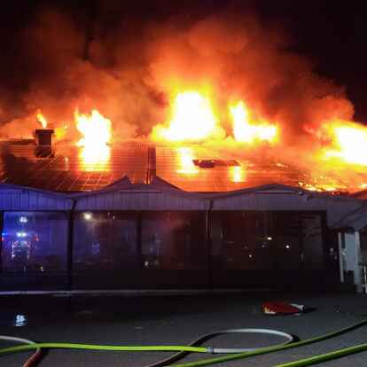 Brannte am Dienstagabend komplett ab: das &bdquo;Twister-Dance Sande&ldquo;.