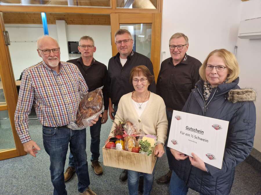 Gewinnspiel zum Bauernmarkt in Altenoythe NWZ übergibt Preise an