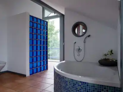 Wer sein Bad nachhaltig umbauen m&ouml;chte, sollte bei den Baustoffen auf recycelte Materialien achten.