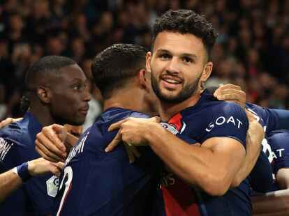 PSG hat die Kaufoption f&uuml;r Goncalo Ramos (r) gezogen.