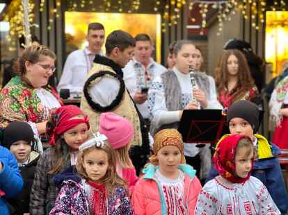 Feierlicher Auftakt ist das Abspielen der rum&auml;nischen Nationalhymne.