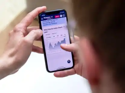 Aktienkurse sind nicht alles: Wollen Anleger in einzelne Unternehmen investieren, sollten sie verschiedene Zahlen f&uuml;r eine Einsch&auml;tzung zu Hilfe nehmen.