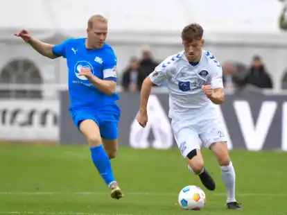 Blau-Weiß Lohne (links Thorsten Tönnies) spielte am 3. Oktober im Pokal gegen den VfB Oldenburg (Marc Schröder). Um die Wertung des Spiels ist nun ein Streit entbrannt.