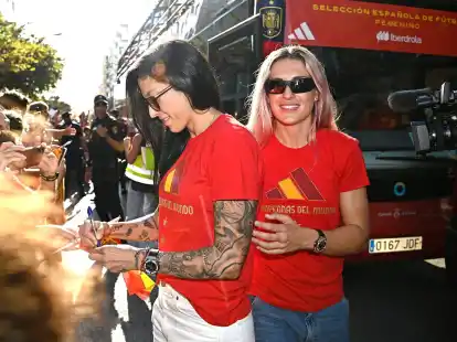 Die Anh&ouml;rung von Weltmeisterin Jennifer Hermoso (l) wurde verschoben.